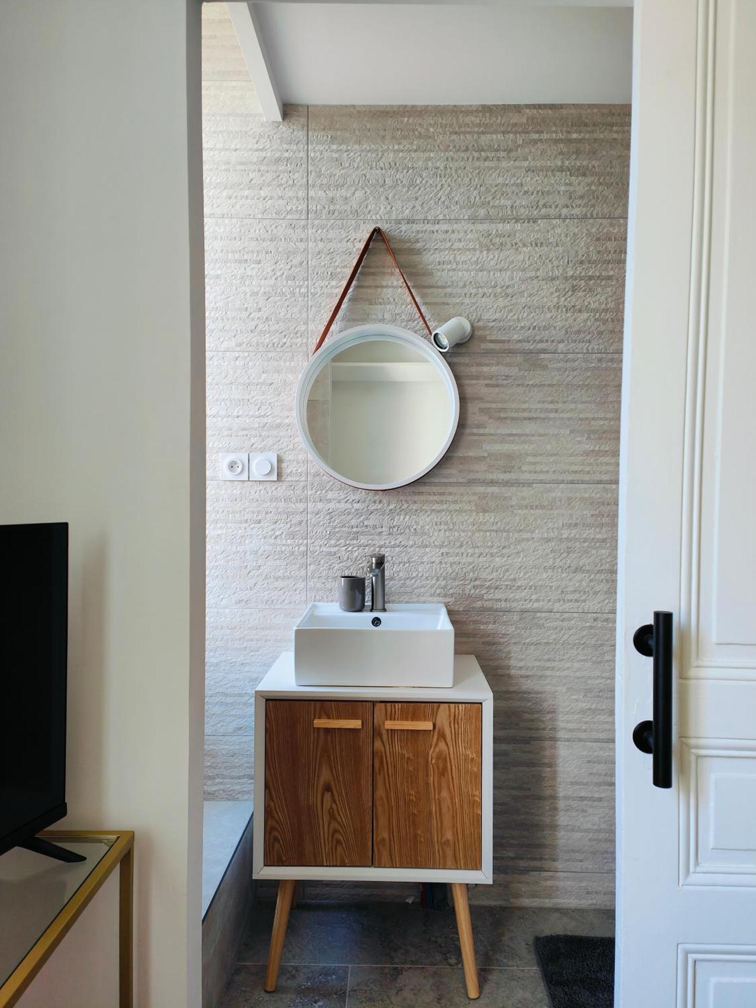 Self-Checkin Town House - Rooms To Rent In A Beautiful Modern Town House - Not A Hotel - Location De Chambres Avec Arrivee En Autonomie - Extra Fee For Sheets And Towels - Private Parking - Check Your Plateform Inbox And Follow Check-In Instructions Saint-Romain-en-Gal Экстерьер фото