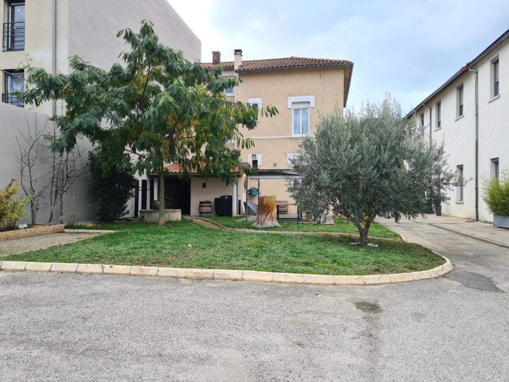 Self-Checkin Town House - Rooms To Rent In A Beautiful Modern Town House - Not A Hotel - Location De Chambres Avec Arrivee En Autonomie - Extra Fee For Sheets And Towels - Private Parking - Check Your Plateform Inbox And Follow Check-In Instructions Saint-Romain-en-Gal Экстерьер фото