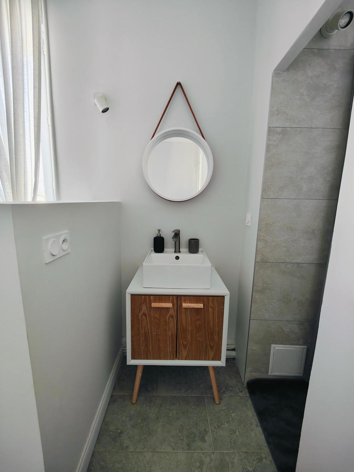 Self-Checkin Town House - Rooms To Rent In A Beautiful Modern Town House - Not A Hotel - Location De Chambres Avec Arrivee En Autonomie - Extra Fee For Sheets And Towels - Private Parking - Check Your Plateform Inbox And Follow Check-In Instructions Saint-Romain-en-Gal Экстерьер фото