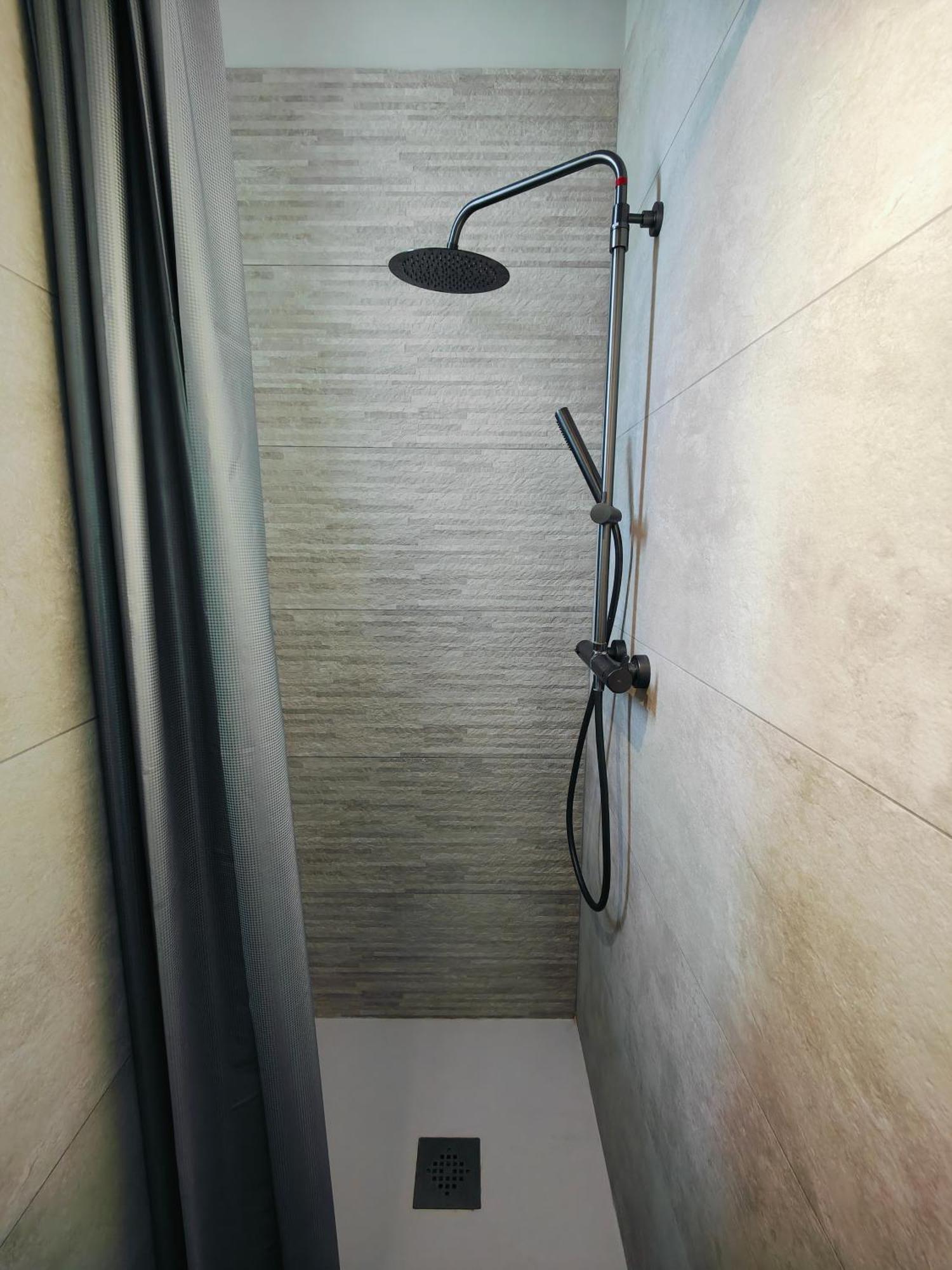 Self-Checkin Town House - Rooms To Rent In A Beautiful Modern Town House - Not A Hotel - Location De Chambres Avec Arrivee En Autonomie - Extra Fee For Sheets And Towels - Private Parking - Check Your Plateform Inbox And Follow Check-In Instructions Saint-Romain-en-Gal Экстерьер фото